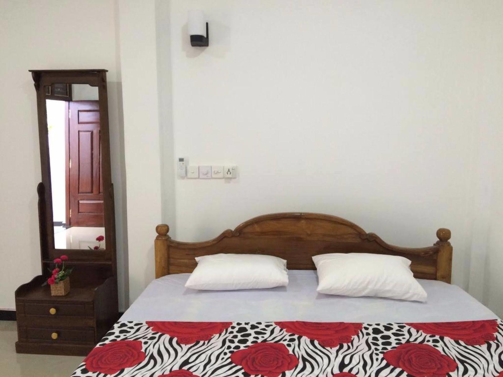 Sun Rest Mirissa Hotel Banduramulla ภายนอก รูปภาพ